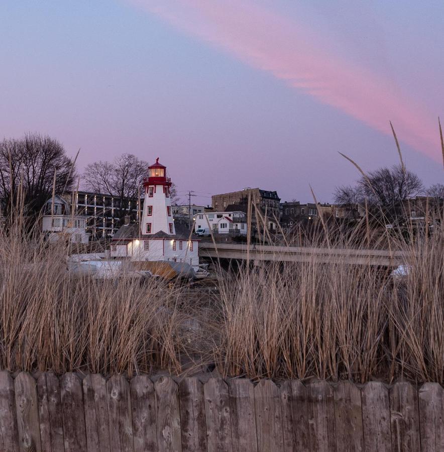Inn At The Harbour Kincardine Exterior photo
