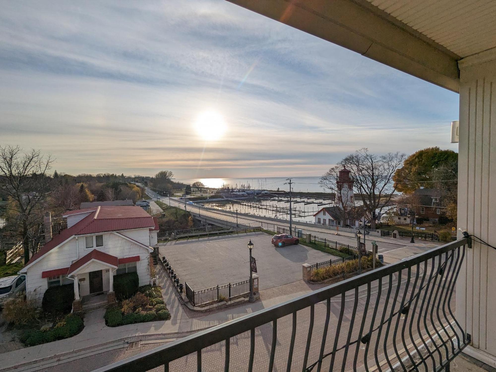 Inn At The Harbour Kincardine Exterior photo
